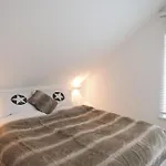 Pier 4 *